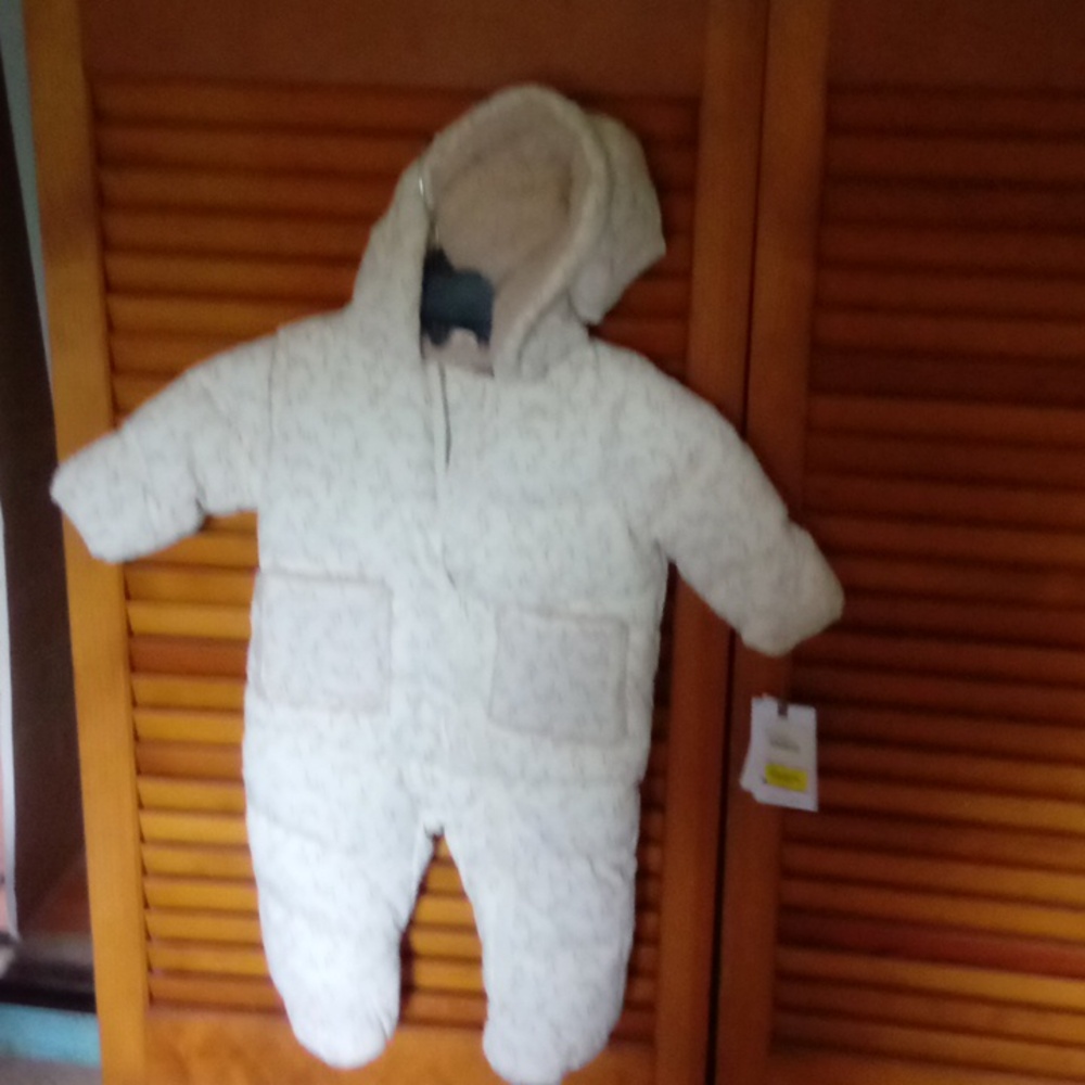 White and pink baby footies with hood and pockets size 6-9
